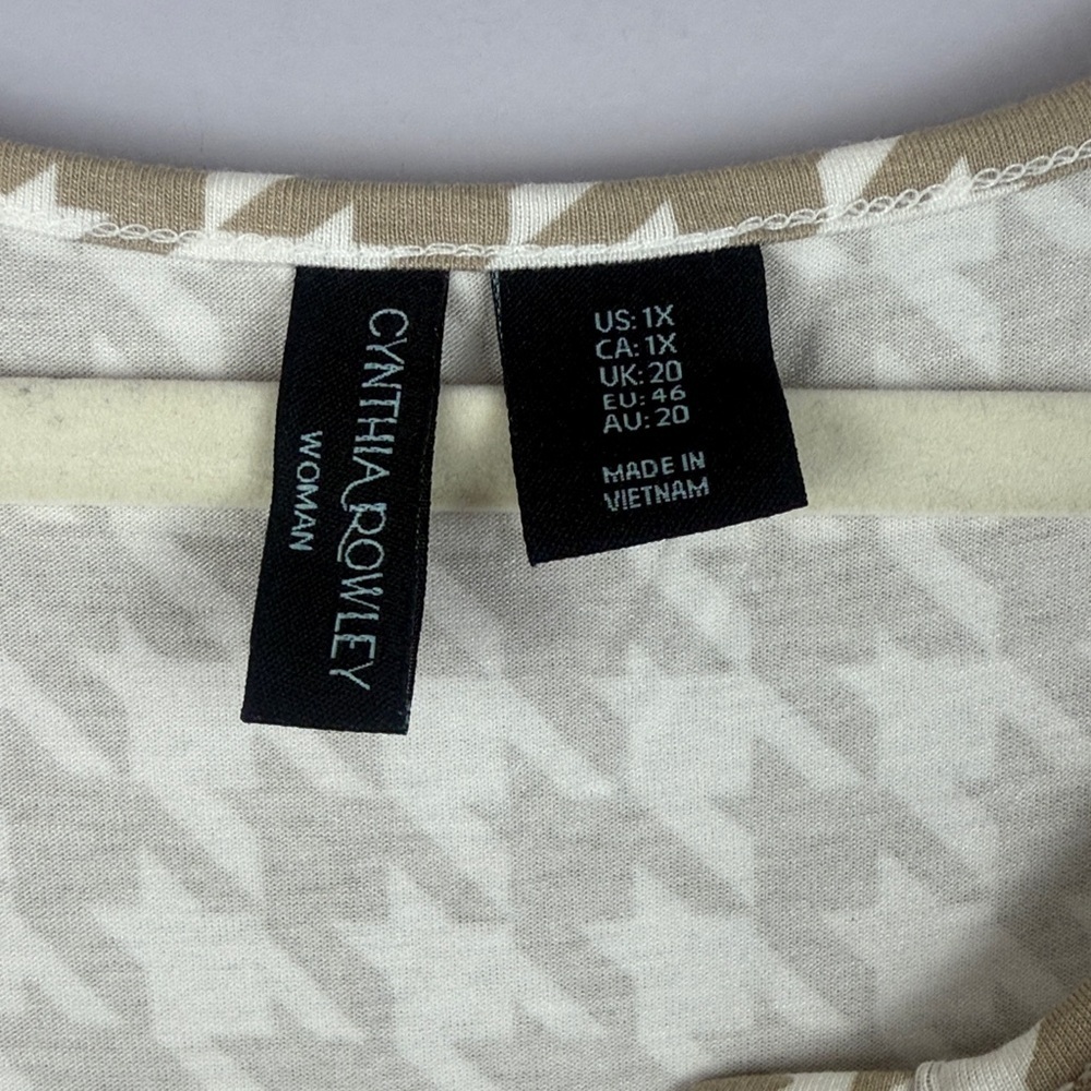 Cynthia Rowley Casual Tan & White Houndstooth Split Neck Tunic 1X Tank Top - Picture 3 of 8